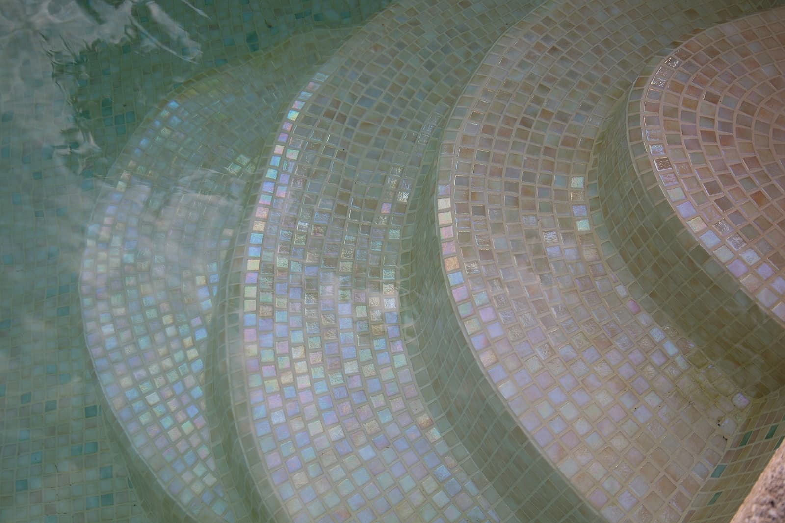 Mosaic Tile Iridescent Arena - Ezarri