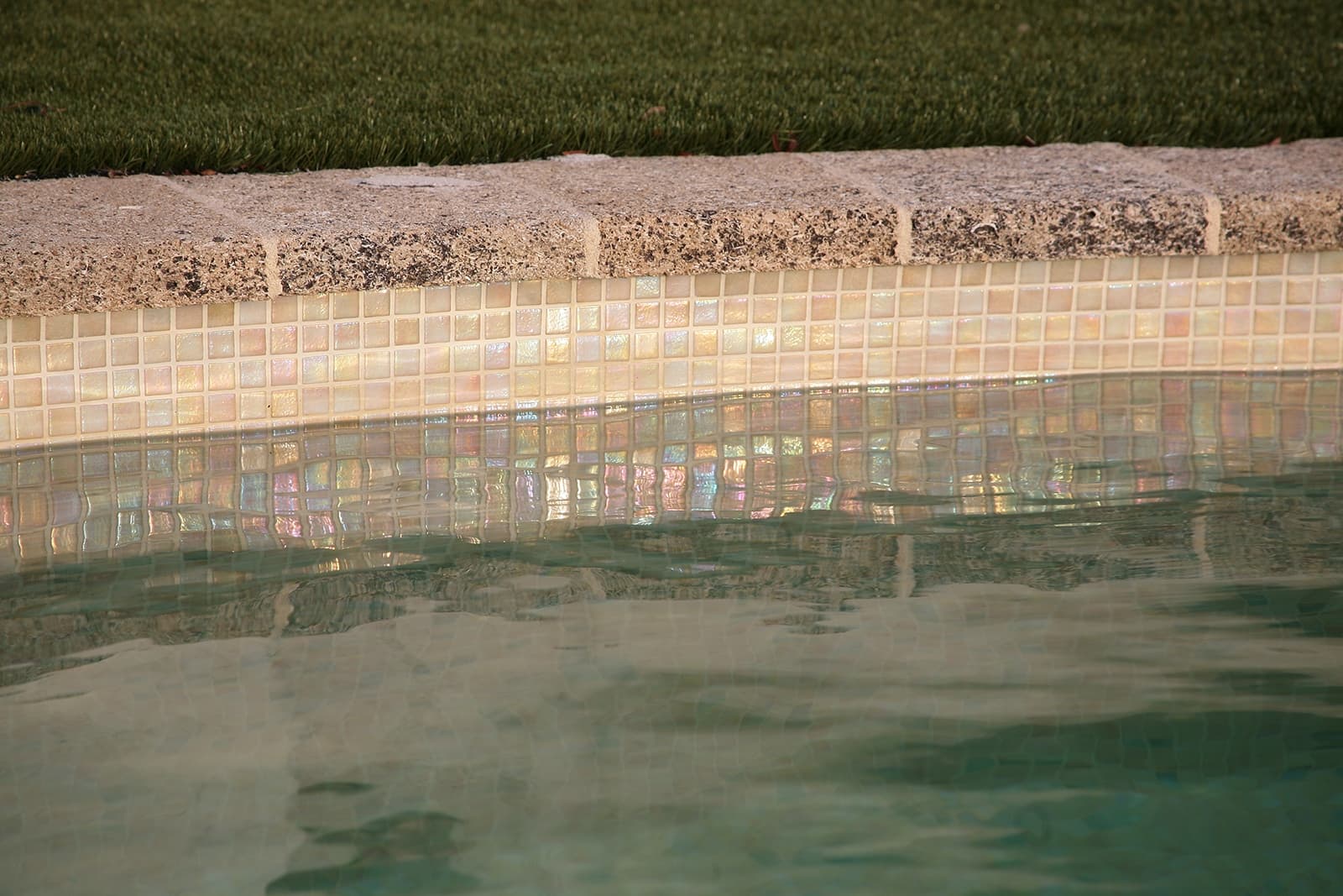 Mosaic Tile Iridescent Arena - Ezarri