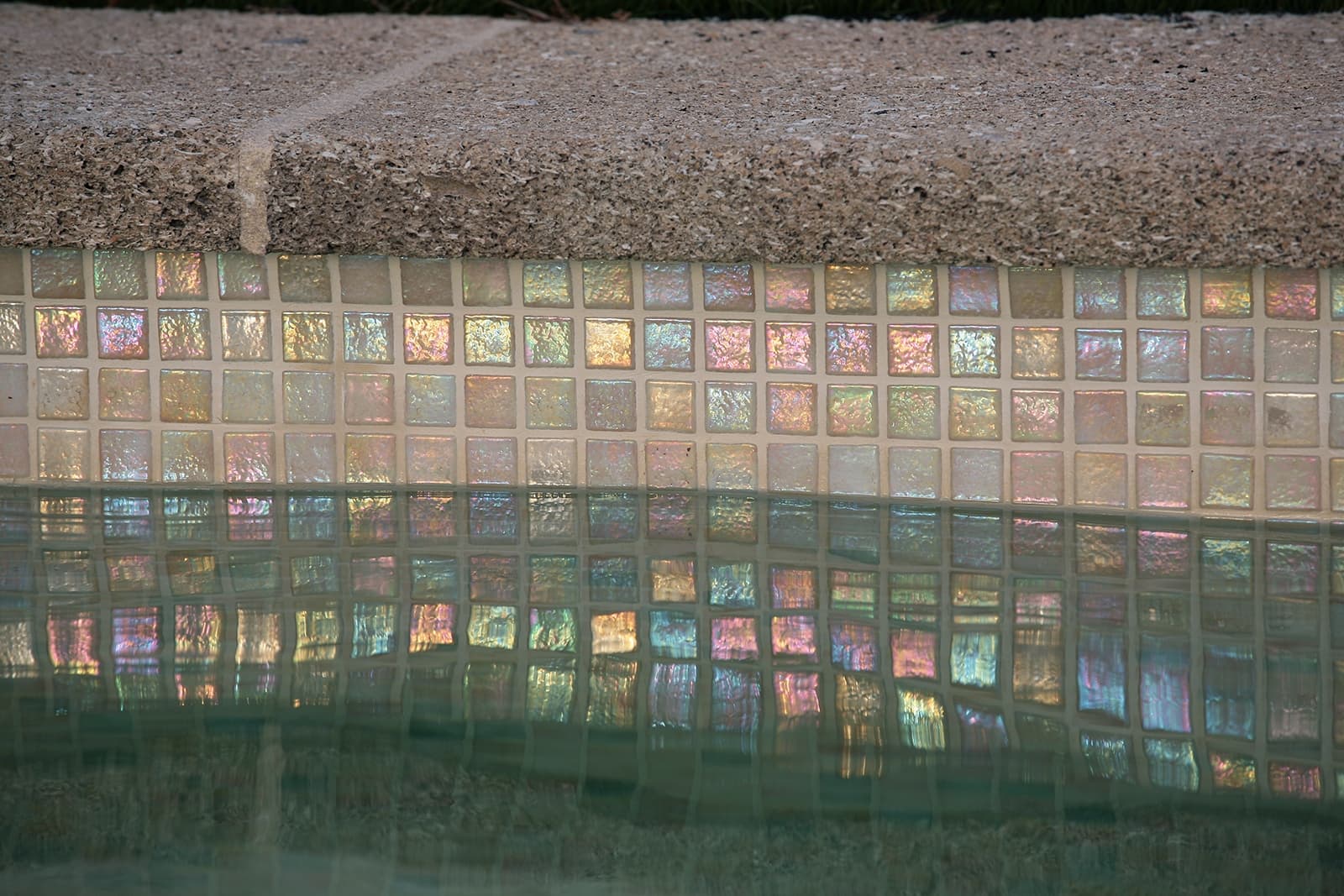 Mosaic Tile Iridescent Arena - Ezarri
