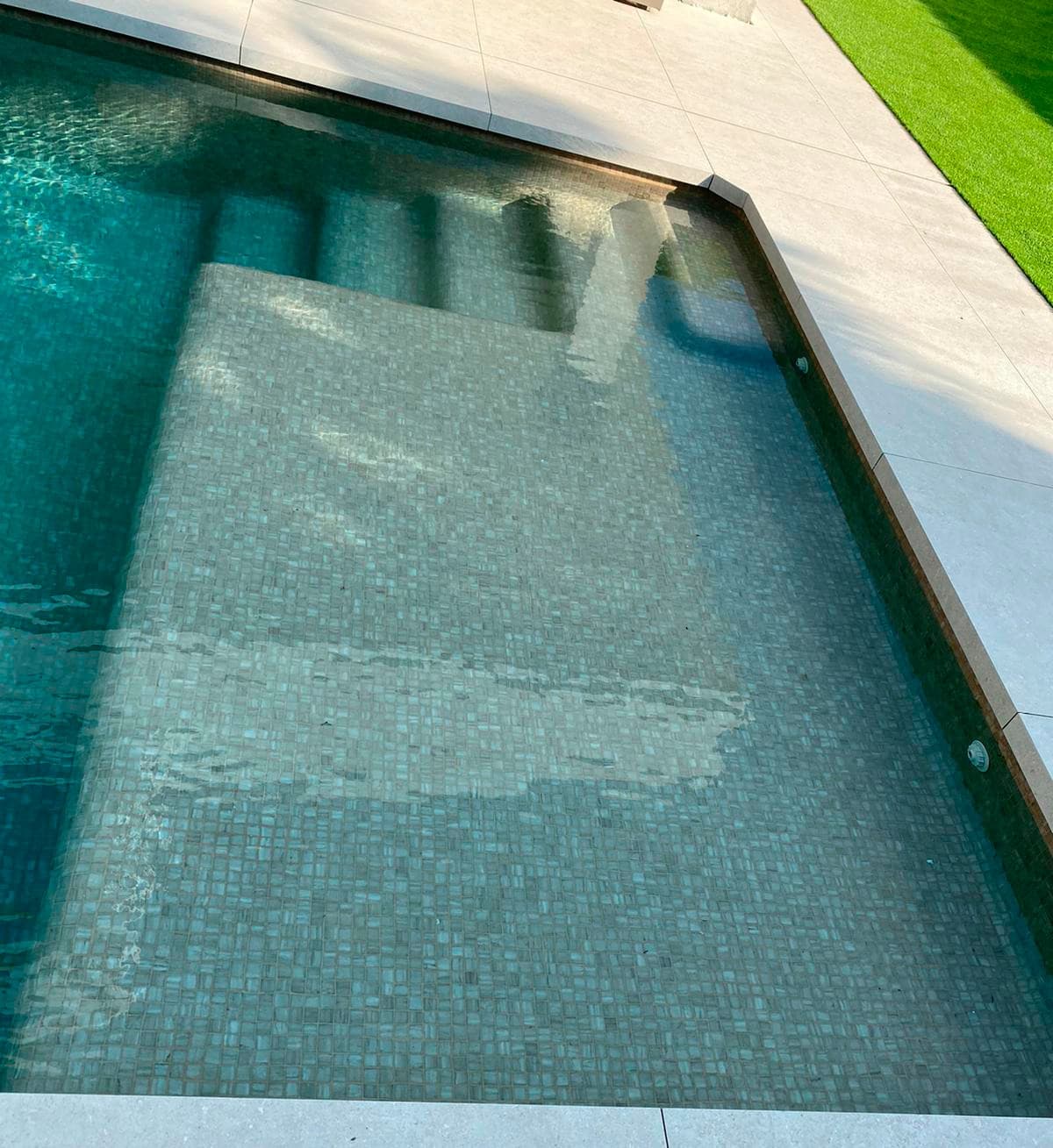 Mosaic Tail Zen Creamstone - Ezarri