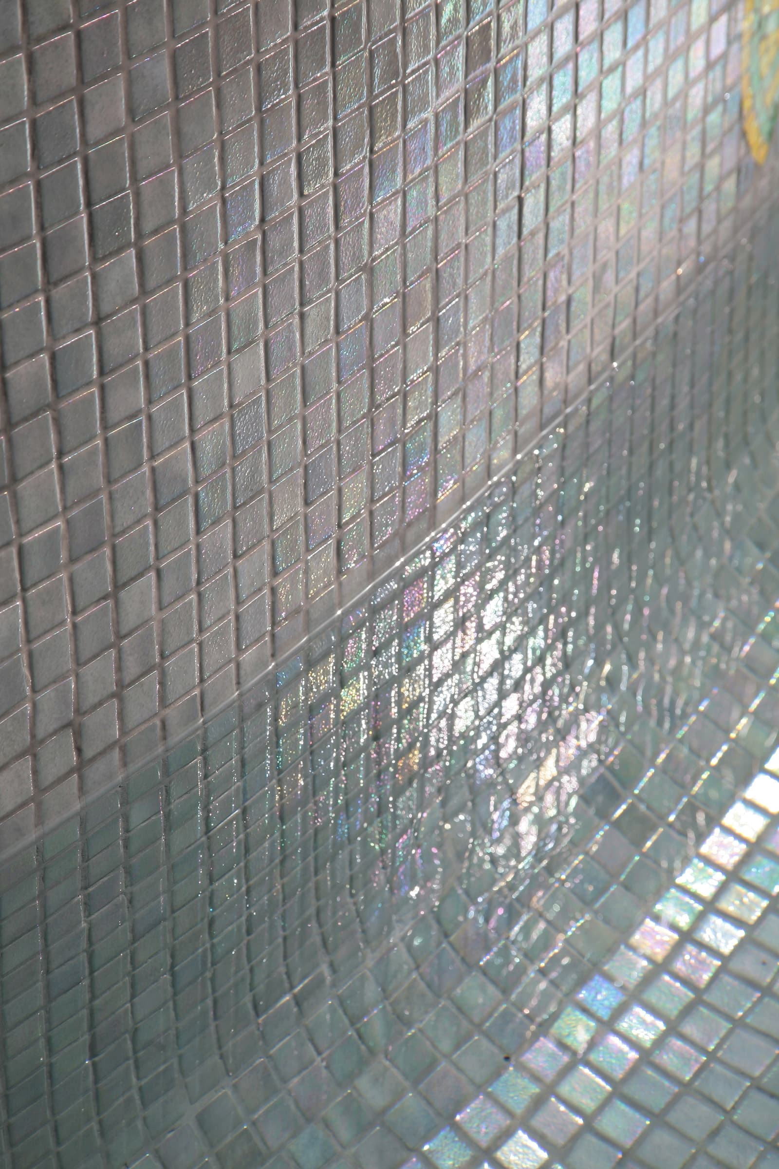 Mosaic Tile Iridescent Cuarzo - Ezarri