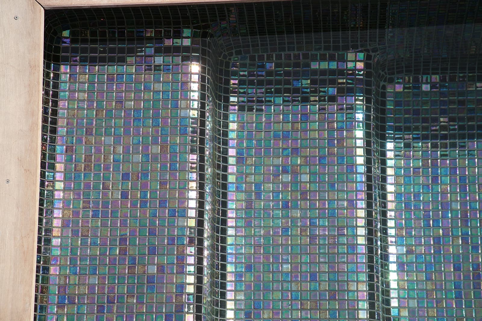 Mosaic Tile Iridescent Ebano - Ezarri