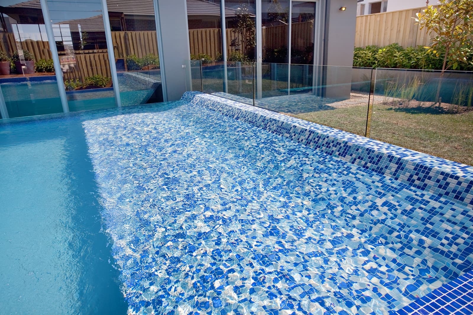Mosaic Iridescent Oasis - Ezarri