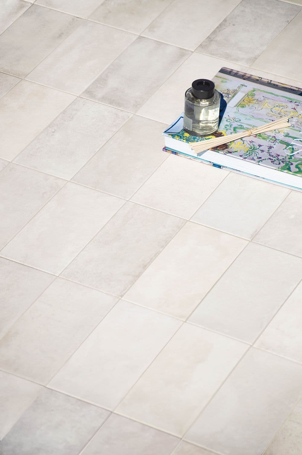 Cerámica Mayor Mizu Shiro tile installation